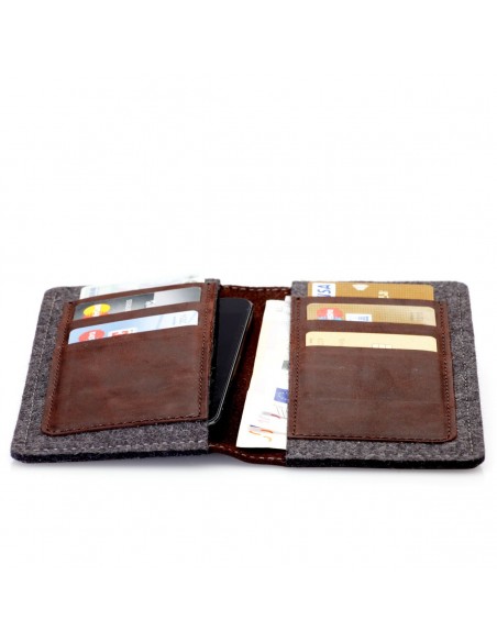 g.5 iPhone XI Wallet in earth, night, vintage, stone