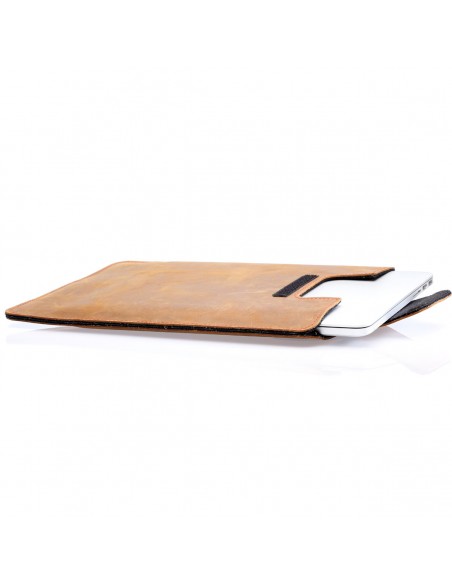 MacBook Pro 16" Lederhülle -Schutzhülle aus vegetabil gegerbtem Leder mit Lasche - made in Germany