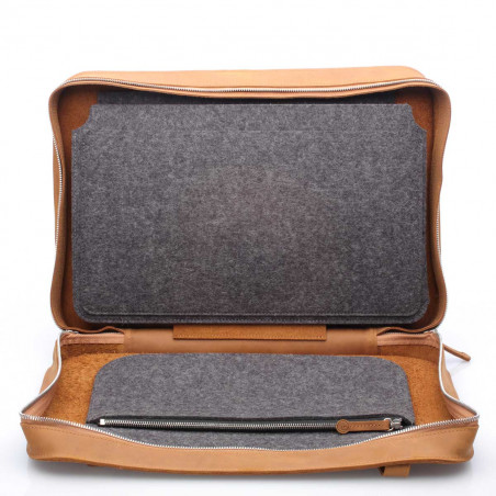 ZIP BAG - leather bag with felt inlay for 13" laptops - made in Germany - available in black, dark brown and camel