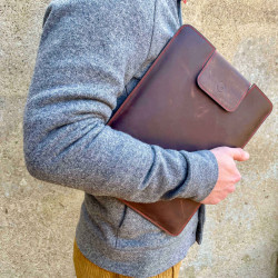 16-inch MacBook Pro leather case - protective sleeve made from vegetable tanned leather - 100% Made in Germany