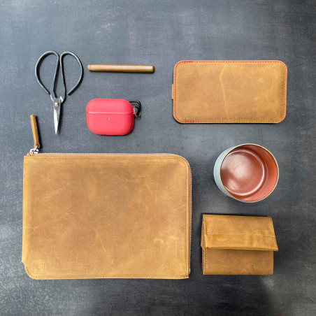 g.4 iPhone 13 mini leather sleeve