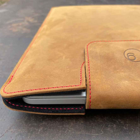 MacBook Pro 16" Lederhülle -Schutzhülle aus vegetabil gegerbtem Leder mit Lasche - made in Germany