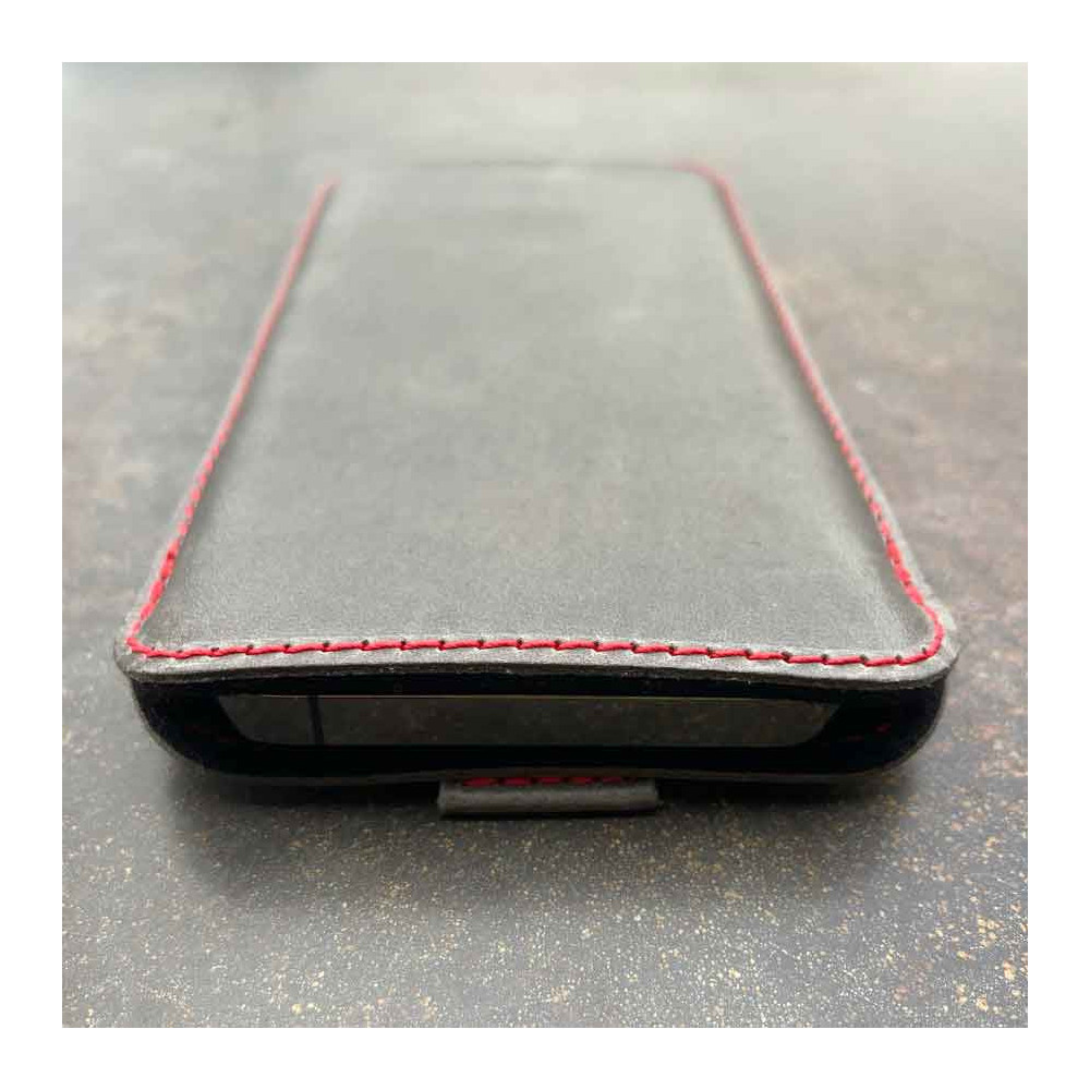 g.4 iPhone 14 leather case made of vegetable tanned leather handmade in Germany in black, gray, dark brown and camel